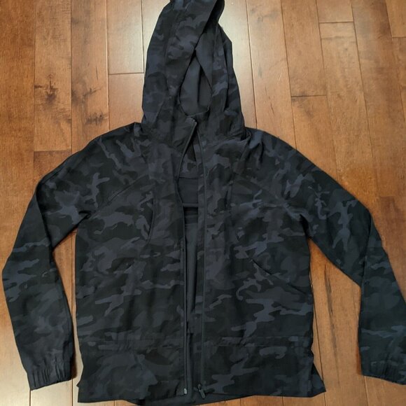 Lululemon pack it up women's jacket in camo in size 4 - Picture 1 of 13